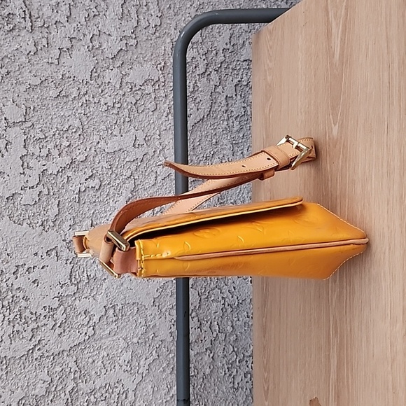 Louis Vuitton THOMPSON STREET VERNIS IN MANGO - Picture 2 of 16